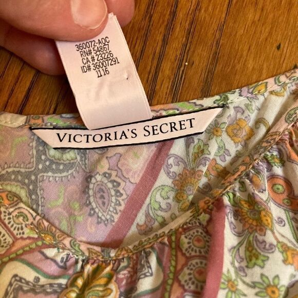 Victoria’s Secret cold shoulder with shoulder ties long sleeve top, size s - Picture 6 of 6